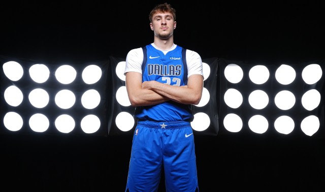 乐鱼体育官网-2K高管透露弗拉格借助游戏模拟与欧文及戴维斯的战术协作