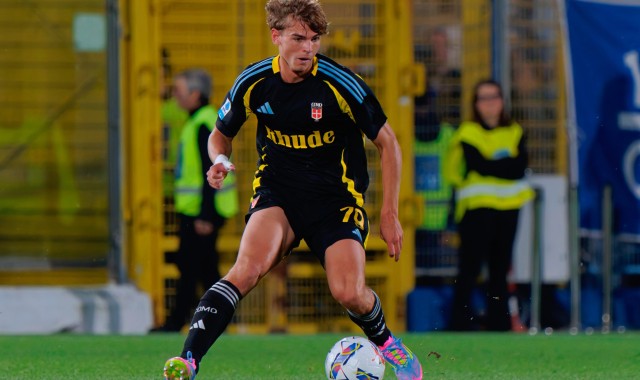 乐鱼体育登录-英媒：热刺被阿森纳截胡埃泽后，关注帕斯、阿克利乌舍等多人