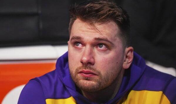 乐鱼体育登录-洛杉矶令卢卡星光更耀眼 达拉斯荒原徒留铜像叹息