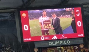 乐鱼体育官方网站-今夏挂靴！胡梅尔斯获赠俱乐部生涯645场比赛纪念球衣