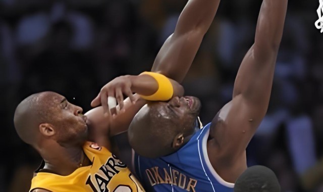 乐鱼体育官方-夸梅·布朗：如果碰科比一下，可能被他肘击到牙痛！