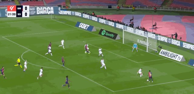 1729460470884080432.gif 点球.gif